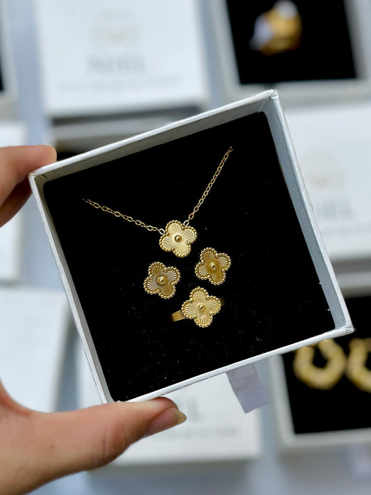 Lustre clover set