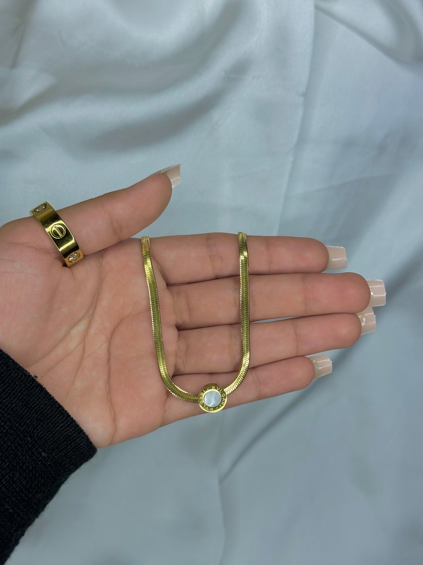 Bvlgari white snake chain necklace