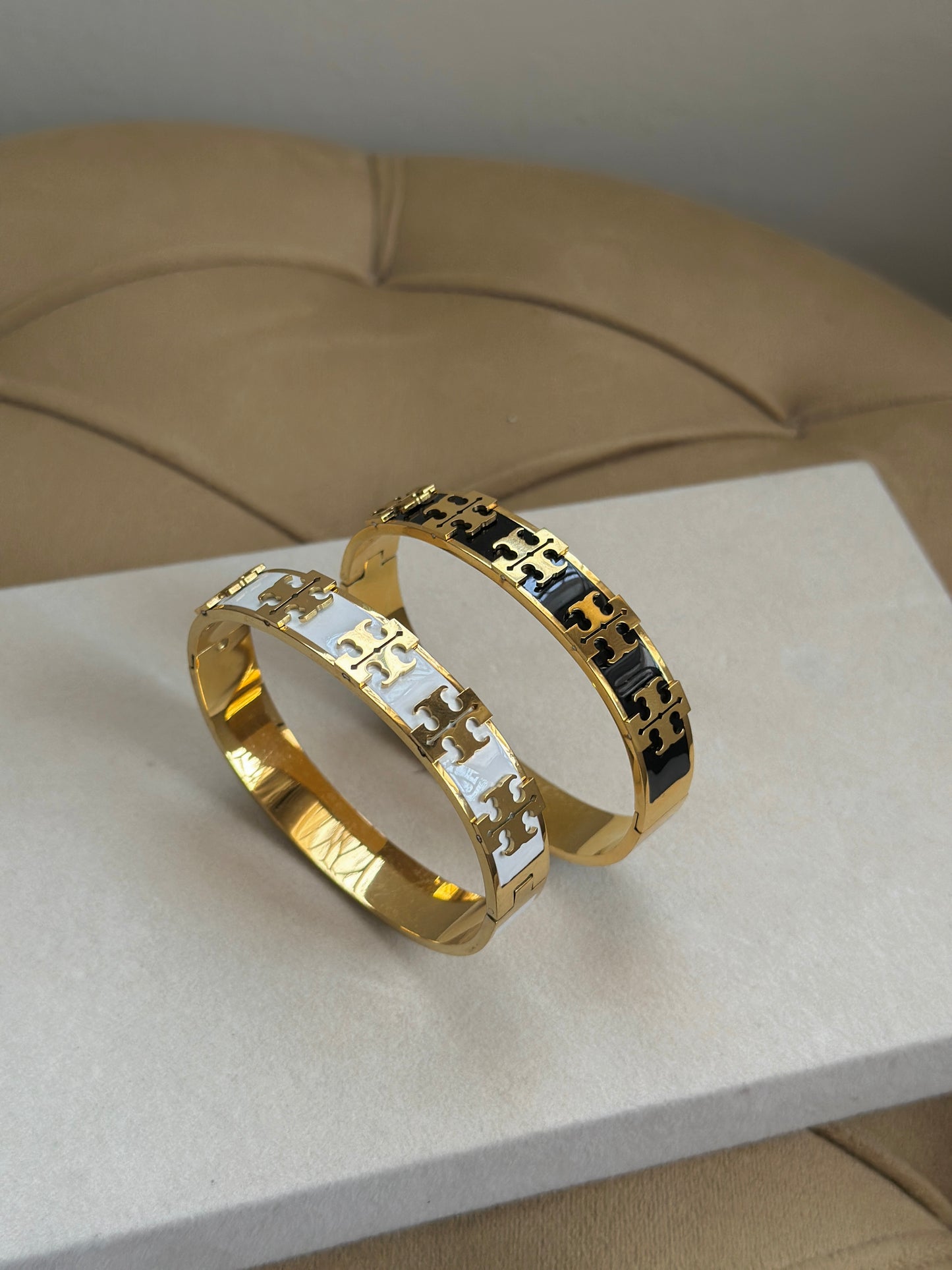 Mate bangle- white