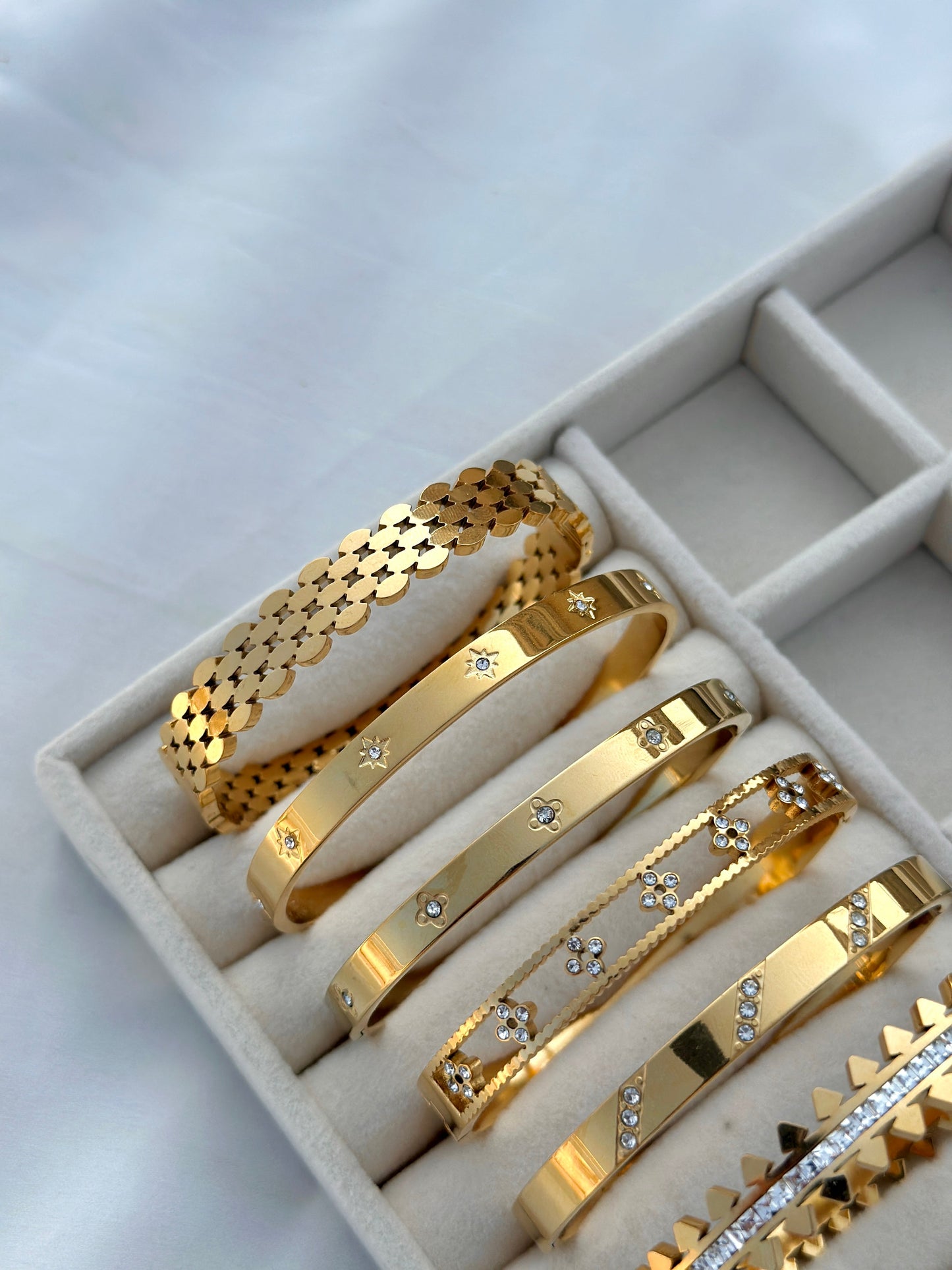 Verity Bangle-18k