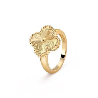 Lustre clover ring